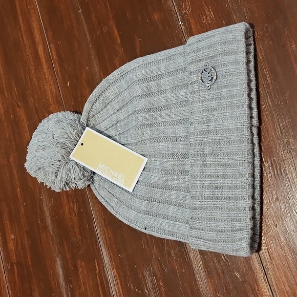 Michael Kors Accessories - NWT Michael Kors Gray Knit Beanie with Pom (0454)